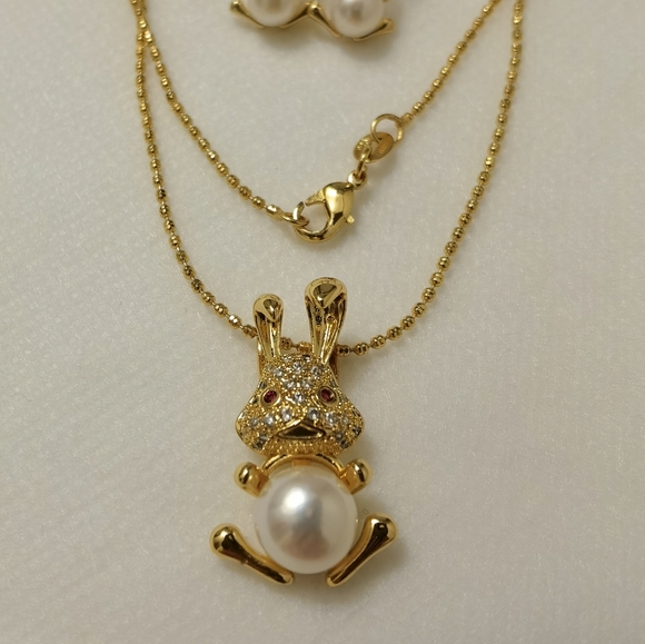 Freshwater pearl rabbits necklace and earrings set. - Picture 2 of 6
